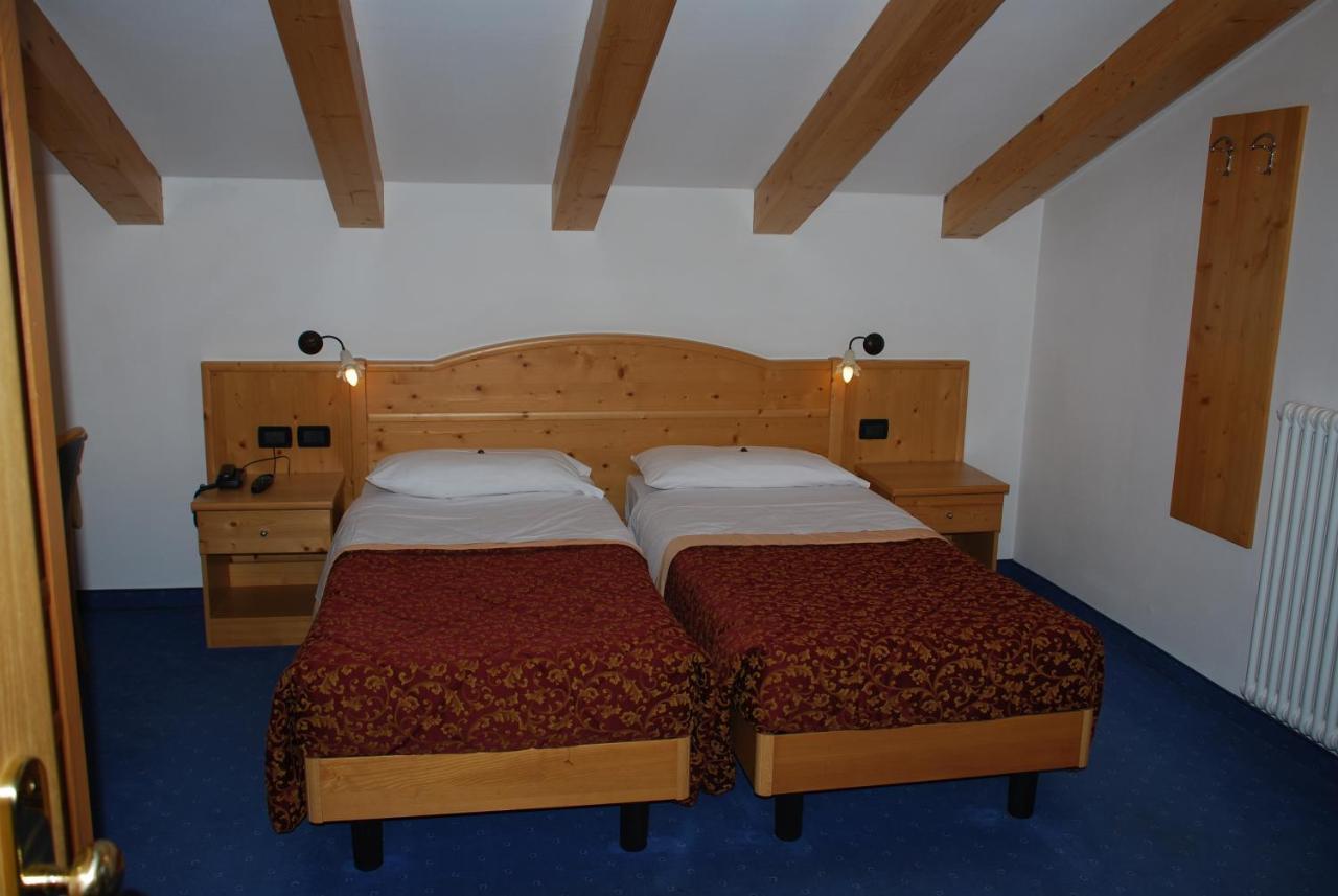 Hotel El Geiger Pozza di Fassa Oda fotoğraf